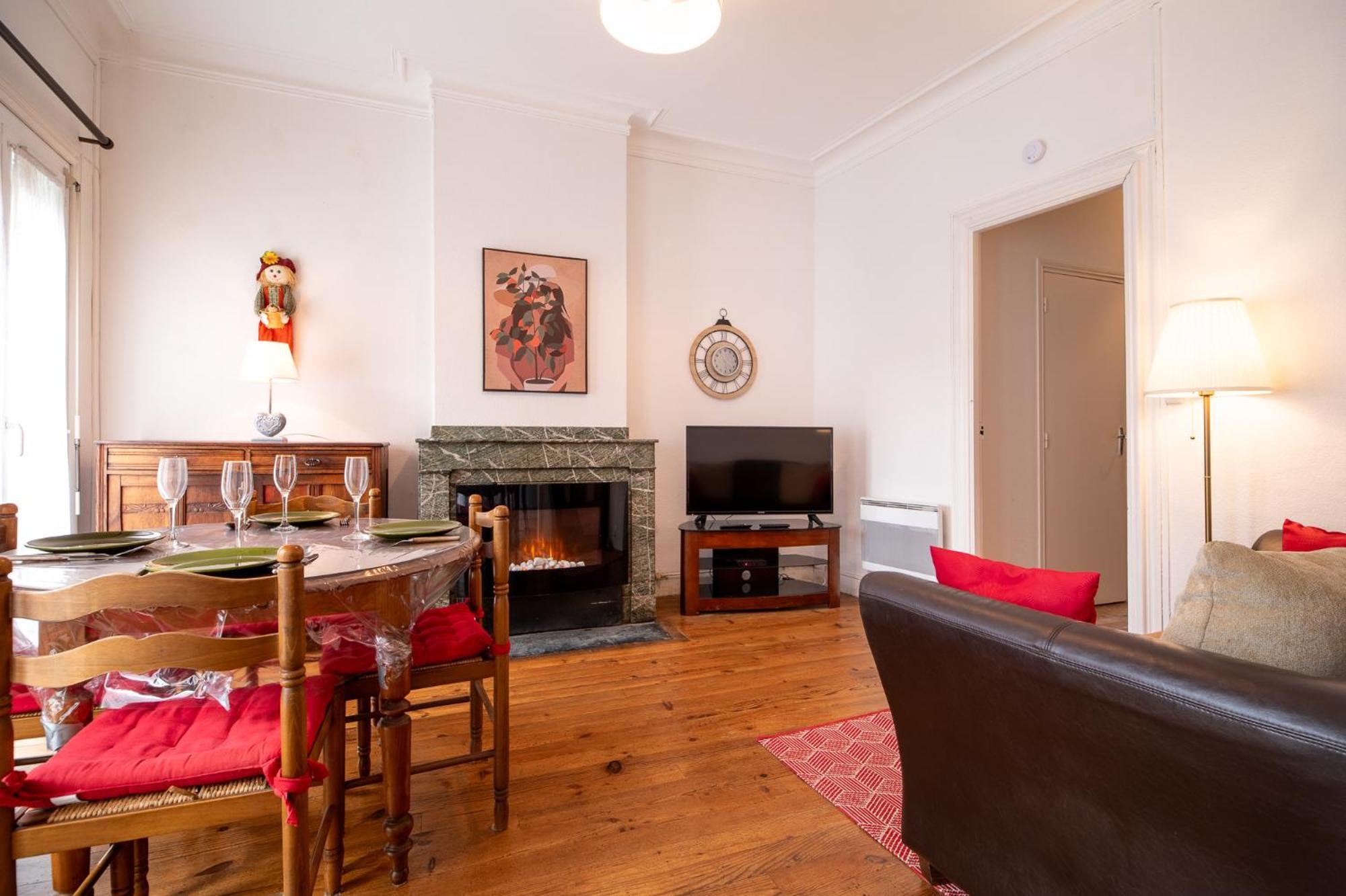 Joli T2 Bagneres De Bigorre Centre Apartment Luaran gambar